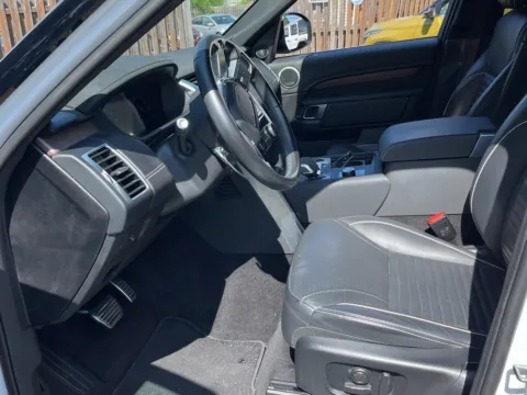 More photos of 2022 Land Rover Discovery HSE R-Dynamic at Carmel Auto Gallery, IN