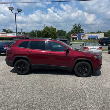 More photos of 2019 Jeep Cherokee Altitude at Carmel Auto Gallery, IN