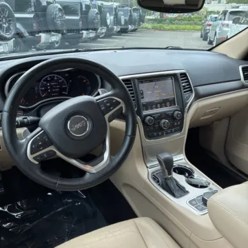 More photos of 2017 Jeep Grand Cherokee Limited at Carmel Auto Gallery, IN