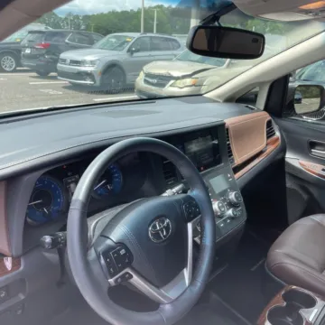 More photos of 2017 Toyota Sienna Limited at Carmel Auto Gallery, IN