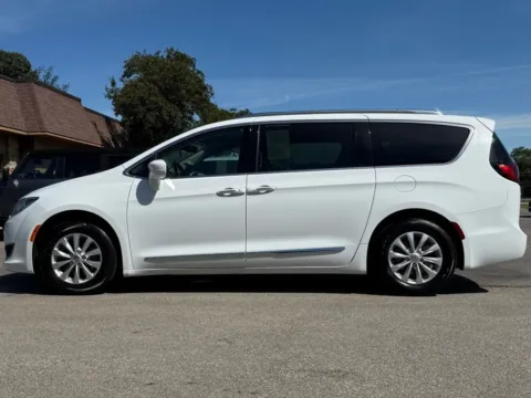 Photos of 2018 Chrysler Pacifica Touring L for sale in Carmel, IN at Carmel Auto Gallery