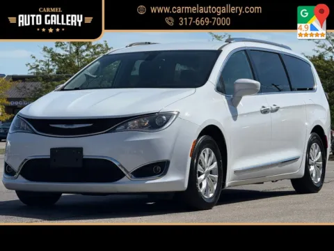 White 2018 Chrysler Pacifica Touring L for sale in Carmel, IN