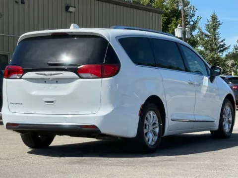 More photos of 2018 Chrysler Pacifica Touring L at Carmel Auto Gallery, IN