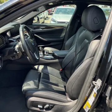 More photos of 2019 BMW 5 Series 530e xDrive iPerformance at Carmel Auto Gallery, IN