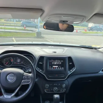 More photos of 2019 Jeep Cherokee Latitude Plus at Carmel Auto Gallery, IN