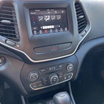 More photos of 2019 Jeep Cherokee Latitude Plus at Carmel Auto Gallery, IN