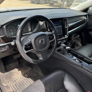 More photos of 2018 Volvo S90 T5 Momentum at Carmel Auto Gallery, IN