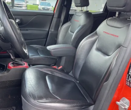 More photos of 2017 Jeep Renegade Trailhawk at Carmel Auto Gallery, IN