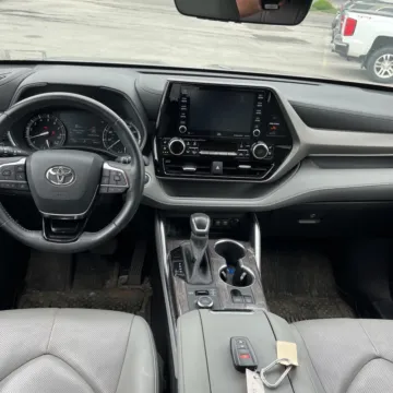 More photos of 2020 Toyota Highlander Limited at Carmel Auto Gallery, IN