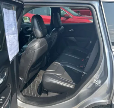 More photos of 2019 Jeep Cherokee Latitude Plus at Carmel Auto Gallery, IN