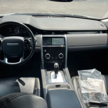 More photos of 2020 Land Rover Discovery Sport SE at Carmel Auto Gallery, IN