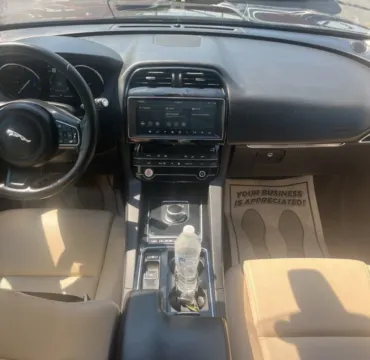More photos of 2020 Jaguar F-PACE 25t Premium at Carmel Auto Gallery, IN