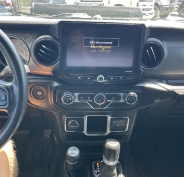 More photos of 2020 Jeep Gladiator Sport at Carmel Auto Gallery, IN