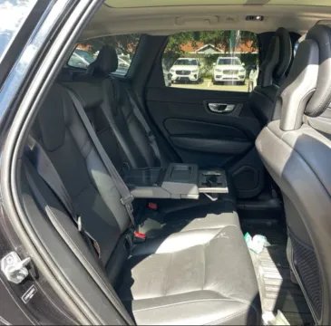 More photos of 2018 Volvo XC60 T5 Inscription at Carmel Auto Gallery, IN