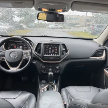 More photos of 2017 Jeep Cherokee Limited at Carmel Auto Gallery, IN