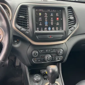 More photos of 2017 Jeep Cherokee Limited at Carmel Auto Gallery, IN