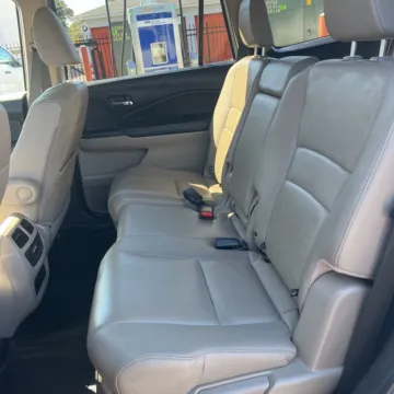 More photos of 2017 Honda Pilot EX-L at Carmel Auto Gallery, IN