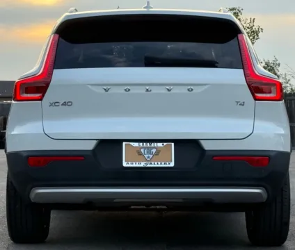 More photos of 2022 Volvo XC40 Momentum at Carmel Auto Gallery, IN