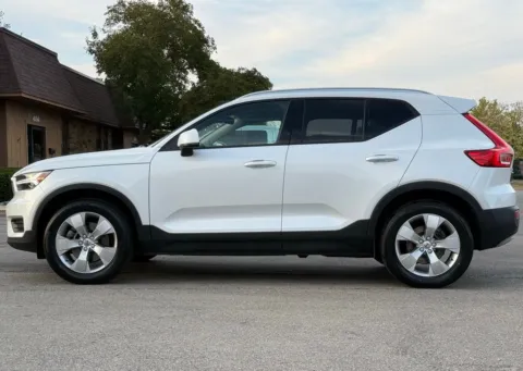 Photos of 2022 Volvo XC40 Momentum for sale in Carmel, IN at Carmel Auto Gallery