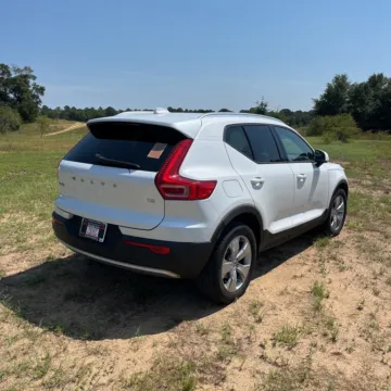 More photos of 2022 Volvo XC40 Momentum at Carmel Auto Gallery, IN