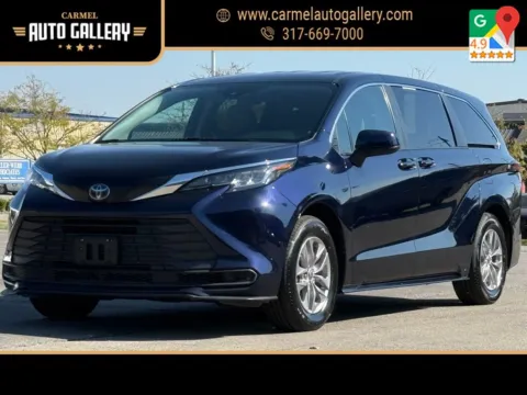 Blue 2022 Toyota Sienna LE for sale in Carmel, IN