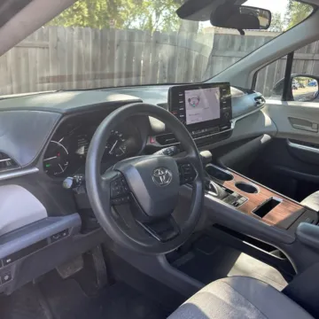 More photos of 2022 Toyota Sienna LE at Carmel Auto Gallery, IN