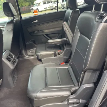More photos of 2021 Volkswagen Atlas 3.6L V6 SE w/Technology at Carmel Auto Gallery, IN