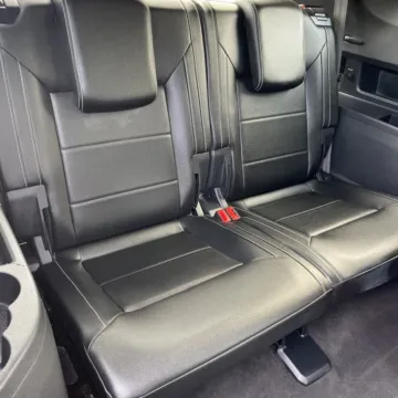 More photos of 2021 Volkswagen Atlas 3.6L V6 SE w/Technology at Carmel Auto Gallery, IN