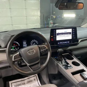 More photos of 2021 Toyota Sienna LE at Carmel Auto Gallery, IN