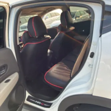 More photos of 2021 Honda HR-V LX at Carmel Auto Gallery, IN