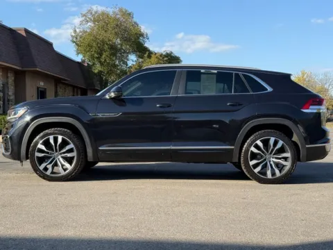 Photos of 2020 Volkswagen Atlas Cross Sport 3.6L V6 SEL R-Line for sale in Carmel, IN at Carmel Auto Gallery