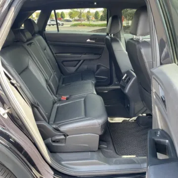 More photos of 2020 Volkswagen Atlas Cross Sport 3.6L V6 SEL R-Line at Carmel Auto Gallery, IN