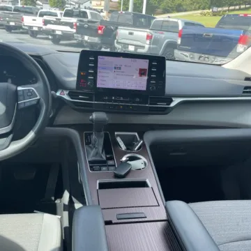 More photos of 2021 Toyota Sienna LE at Carmel Auto Gallery, IN