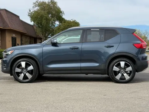 Photos of 2021 Volvo XC40 Momentum for sale in Carmel, IN at Carmel Auto Gallery