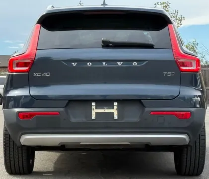 More photos of 2021 Volvo XC40 Momentum at Carmel Auto Gallery, IN