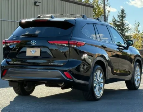 More photos of 2020 Toyota Highlander Limited at Carmel Auto Gallery, IN