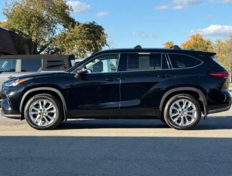 Photos of 2020 Toyota Highlander Limited for sale in Carmel, IN at Carmel Auto Gallery
