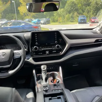 More photos of 2020 Toyota Highlander Limited at Carmel Auto Gallery, IN