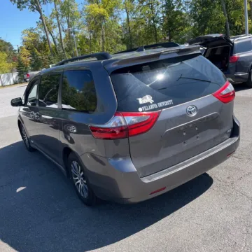 More photos of 2020 Toyota Sienna XLE at Carmel Auto Gallery, IN