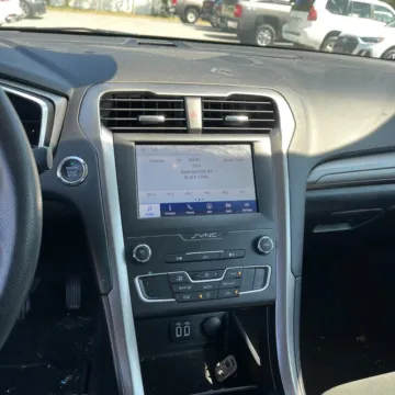 More photos of 2020 Ford Fusion Hybrid SE at Carmel Auto Gallery, IN
