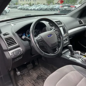 More photos of 2017 Ford Explorer XLT at Carmel Auto Gallery, IN