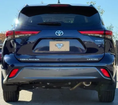 More photos of 2022 Toyota Highlander Hybrid Limited at Carmel Auto Gallery, IN