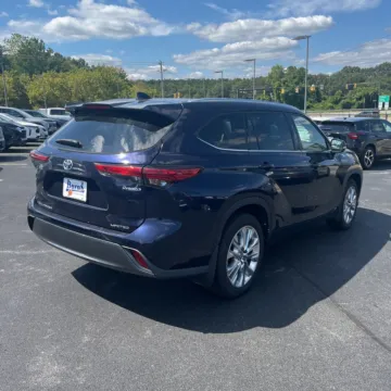 Another view of 2022 Toyota Highlander Hybrid Limited for sale in Carmel, IN at Carmel Auto Gallery
