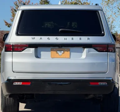 More photos of 2022 Jeep Wagoneer Series II at Carmel Auto Gallery, IN