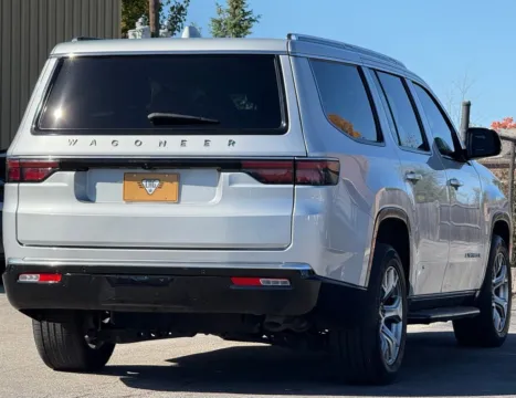 More photos of 2022 Jeep Wagoneer Series II at Carmel Auto Gallery, IN
