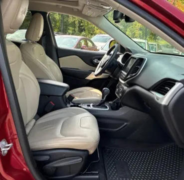 More photos of 2017 Jeep Cherokee Latitude at Carmel Auto Gallery, IN