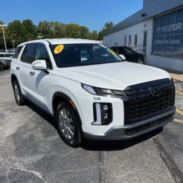 Photos of 2023 Hyundai Palisade SE for sale in Carmel, IN at Carmel Auto Gallery