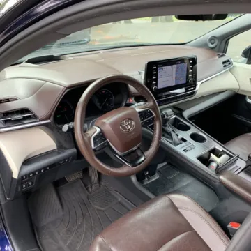 More photos of 2022 Toyota Sienna Platinum at Carmel Auto Gallery, IN