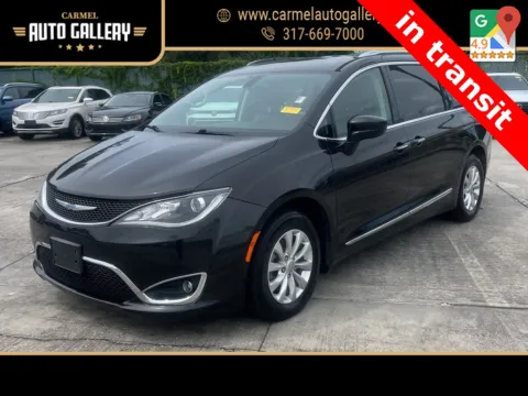 Black 2018 Chrysler Pacifica Touring L for sale in Carmel, IN