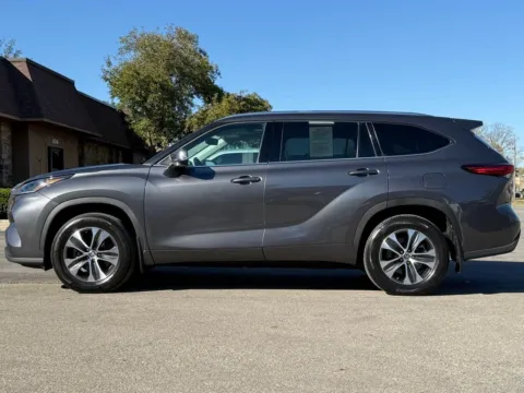 Photos of 2021 Toyota Highlander XLE for sale in Carmel, IN at Carmel Auto Gallery